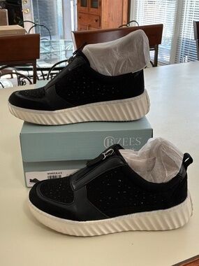 LifeStride / BZees Women’s Winner Comfort Sneaker - Size 5.5